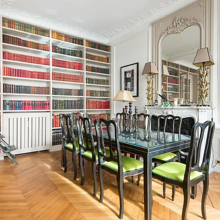 The Literary Salon شقة