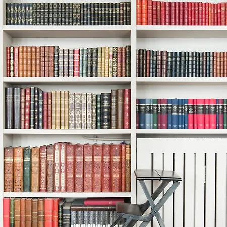 The Literary Salon * باريس